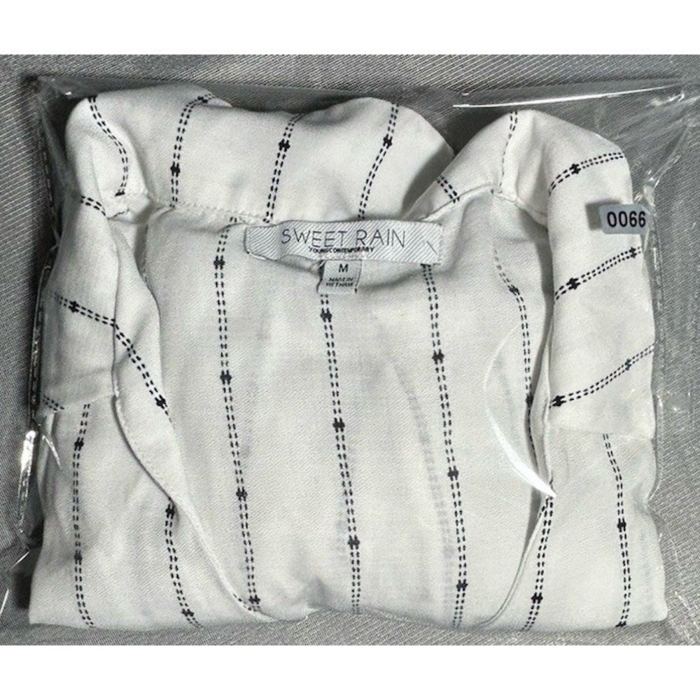 Sweet Rain White with Black Striped Thread Blouse Size Medium - Picture 10 of 11